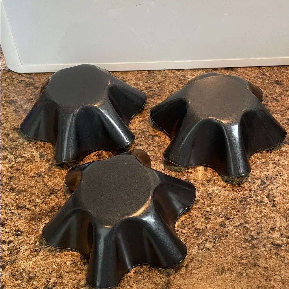 Set of 3 Nonstick Tortilla Shell Pans Fluted Taco Salad Bowl Molds Dark Gray